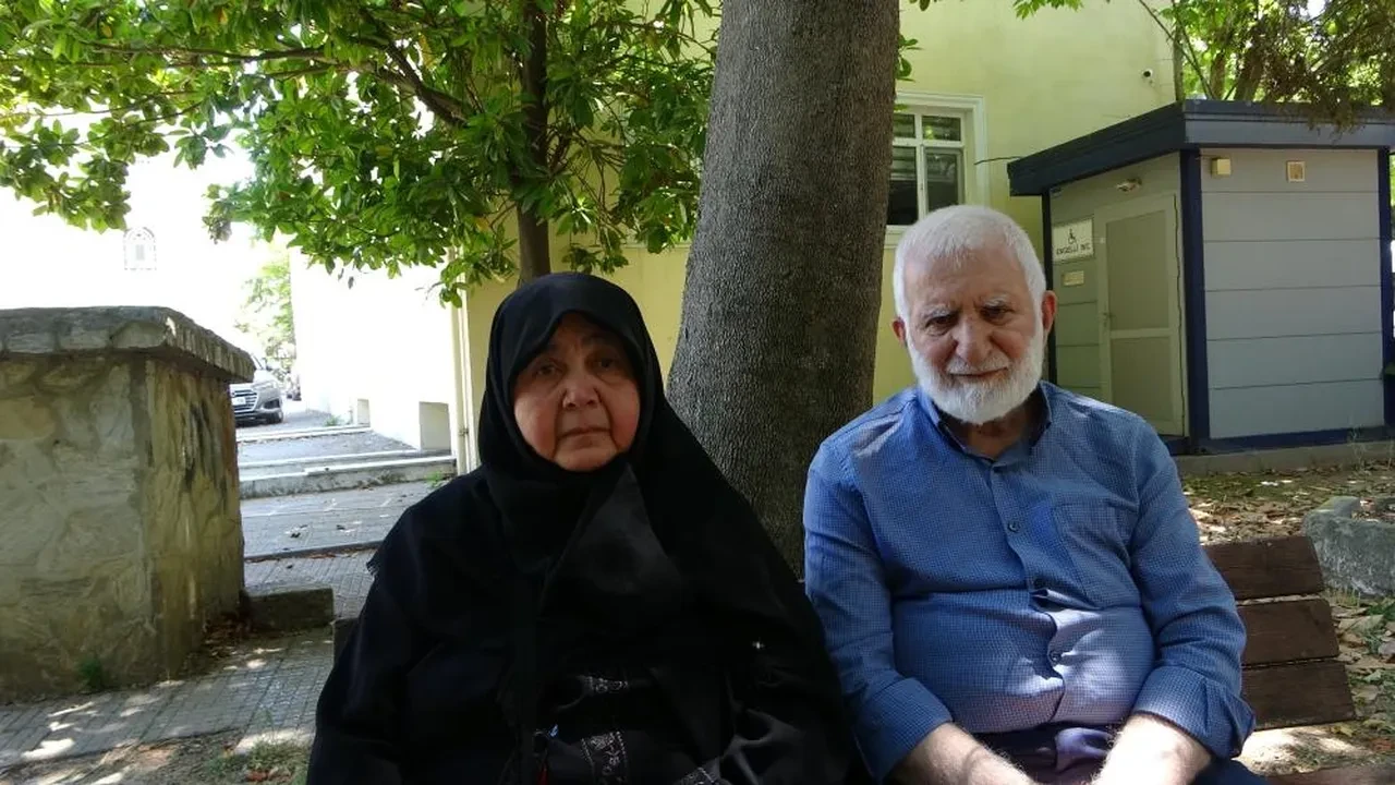 Vicdansızlığı böylesi! Evlatları evden attı, bütün günü cami avlusunda geçiriyorlar 