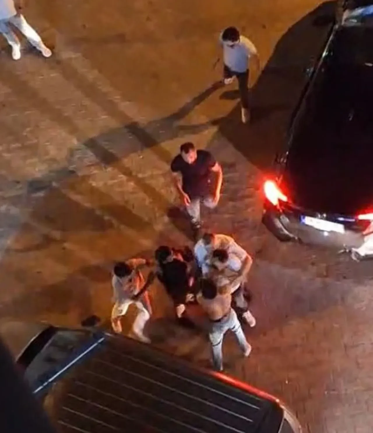 3 saat sürdü! Düğün salonunda başlayan kavga, sokağa taştı