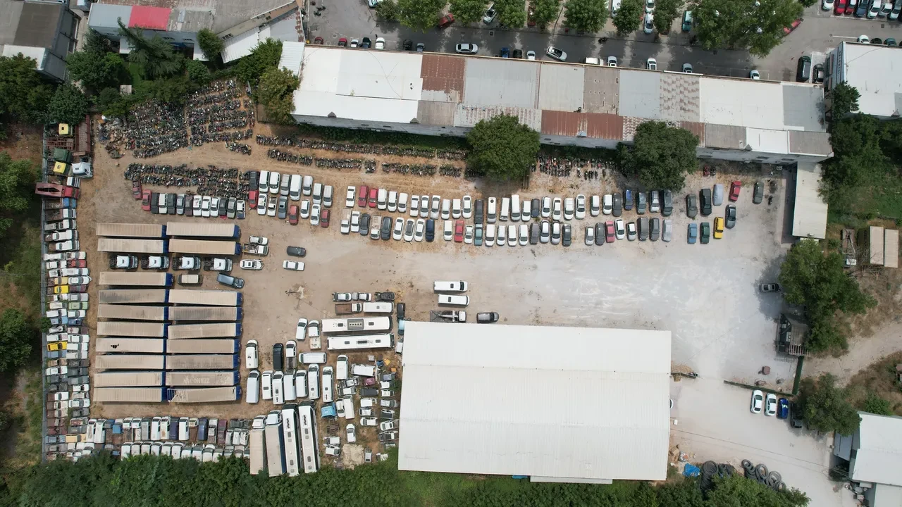 30 milyon sürücüyü ilgilendiriyor! Araçlar 6 ay içinde satışa çıkıyor: Haciz, rehin, ceza hepsi silinecek