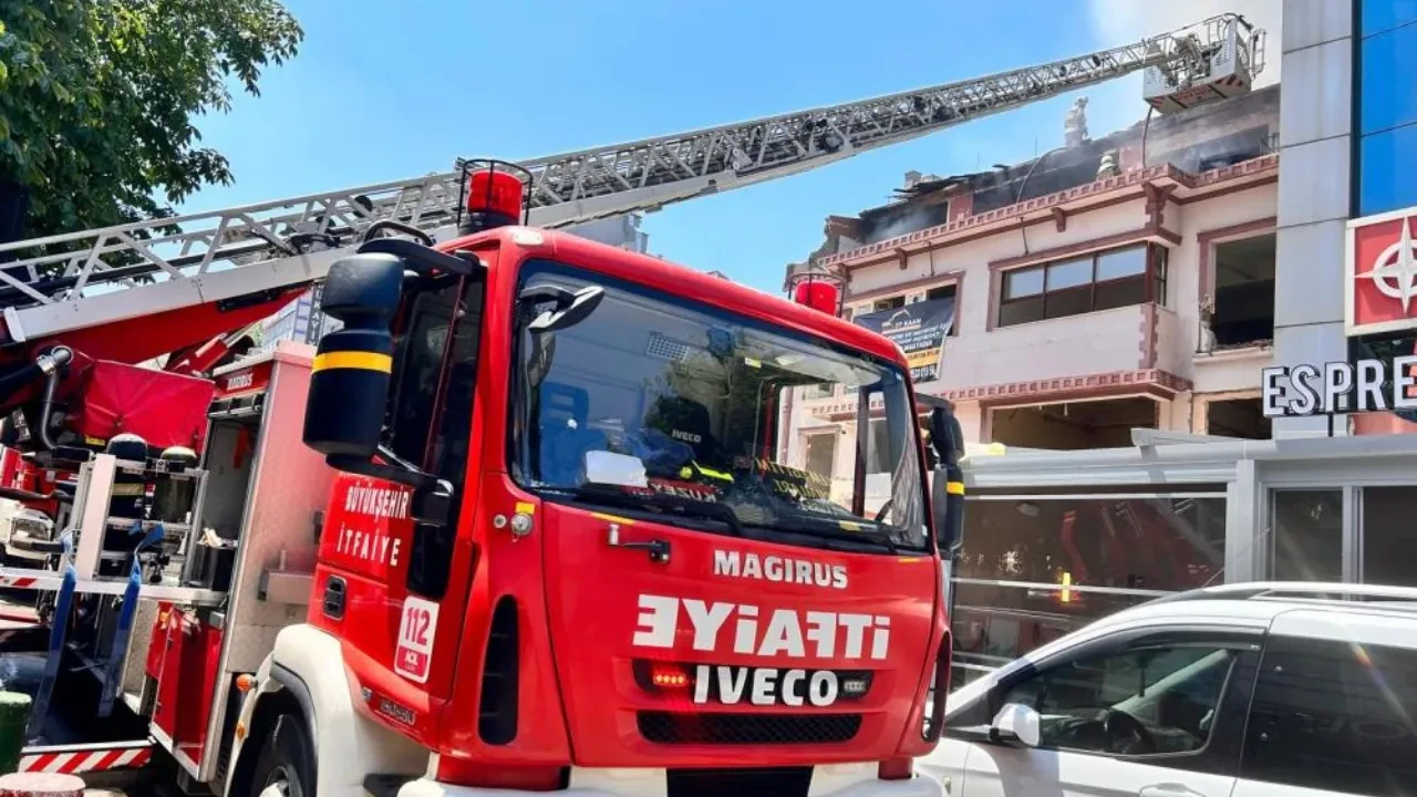 Başkentte metruk bir binada yangın çıktı