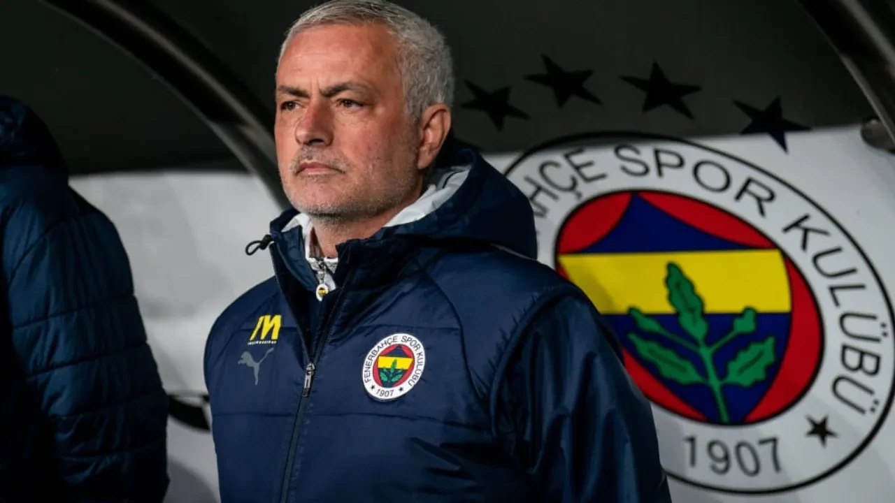 Fenerbahçe'den sürpriz transfer: Jose Mourinho noktayı koydu! 