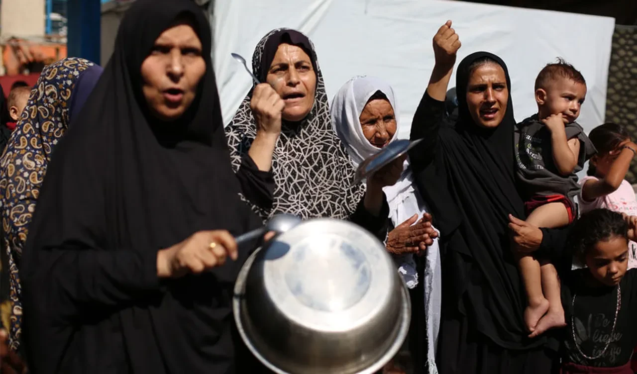 Gazze'de İsrail'in katliamlarından kurtulan çocuklar açlıktan ölüyor! Yardımlar sınırda bekletiliyor