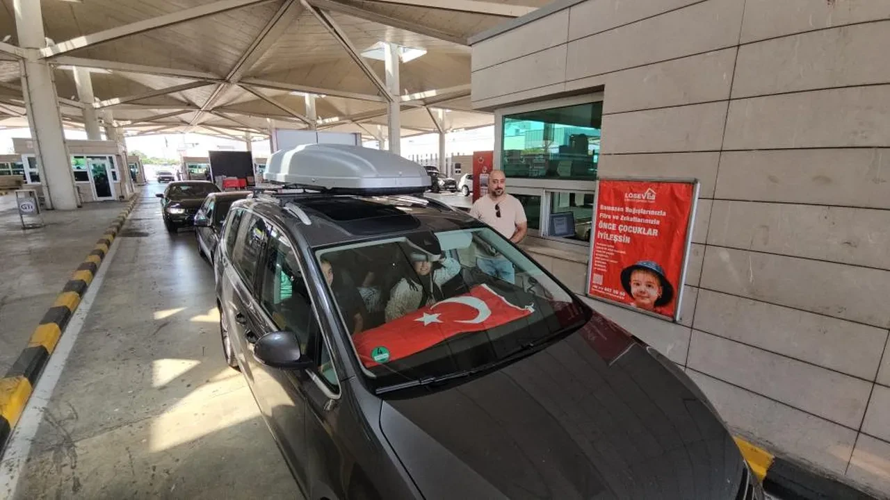 Gurbetçilerin zorlu yolculuğu! Bir bahane bulup rüşvet istiyorlar