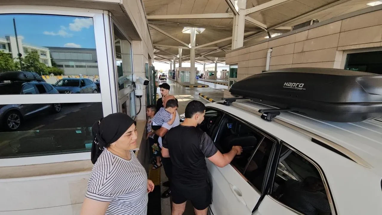 Gurbetçilerin zorlu yolculuğu! Bir bahane bulup rüşvet istiyorlar