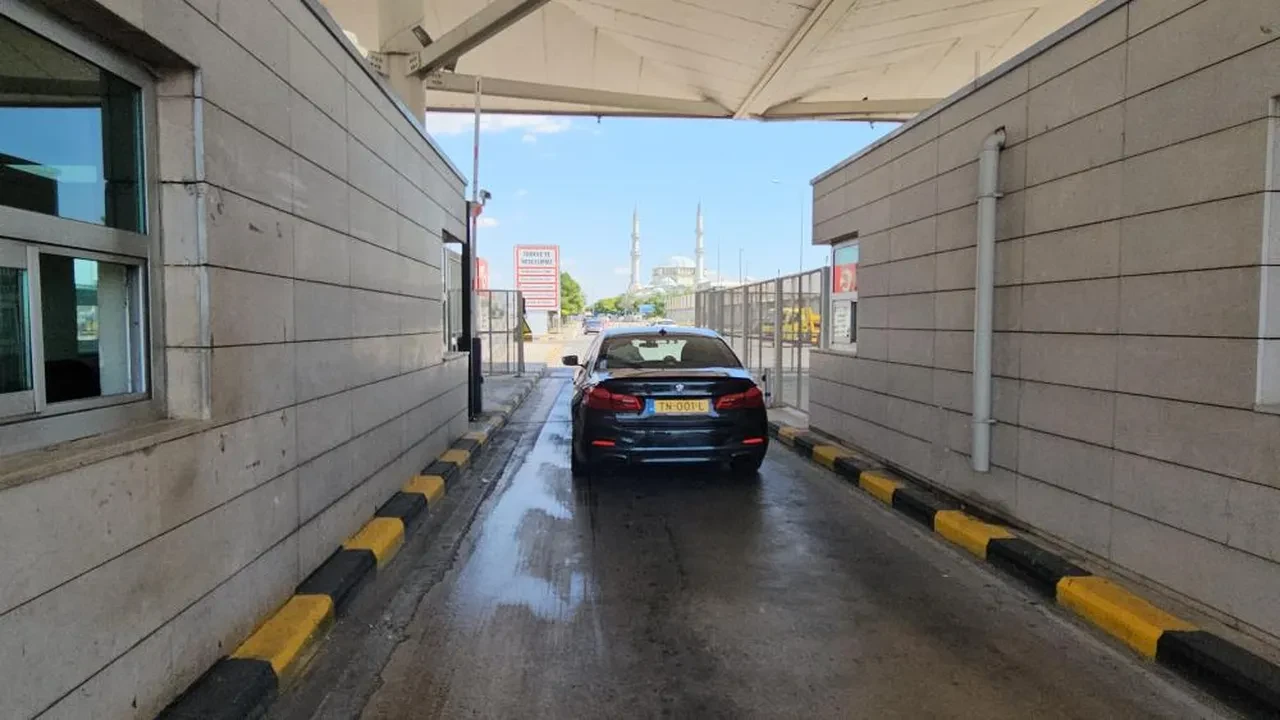 Gurbetçilerin zorlu yolculuğu! Bir bahane bulup rüşvet istiyorlar