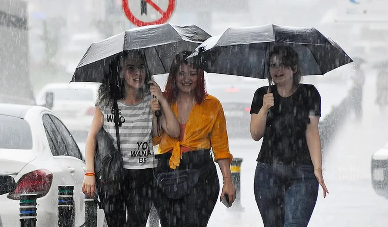 Hava bu hafta nasıl olacak? Meteoroloji rekor sıcaklık ve nem için gün verdi