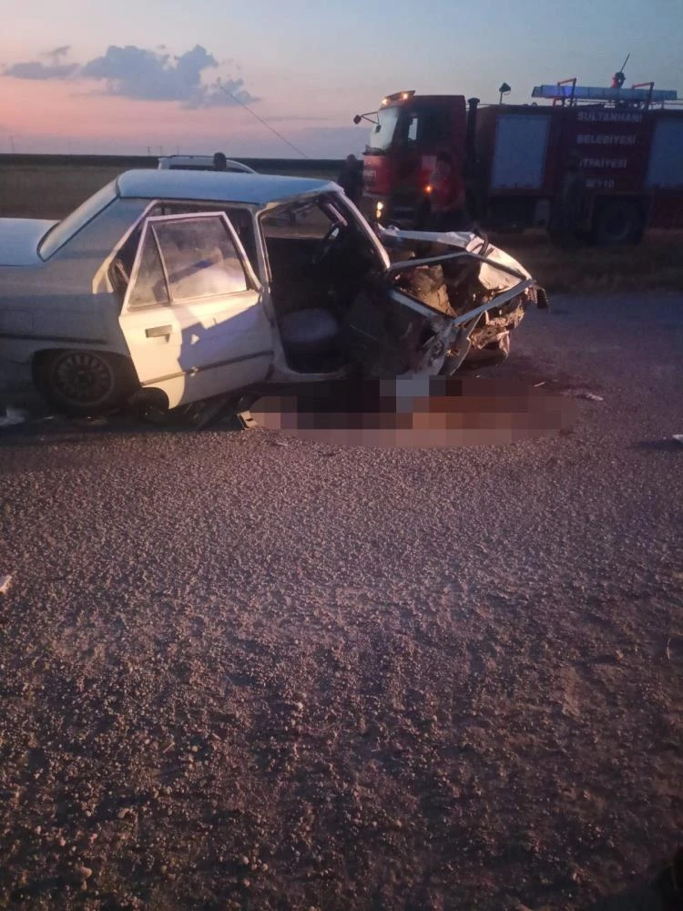 Aksaray’da düğün konvoyunda iki otomobil çarpıştı, 2 kişi ağır yaralandı