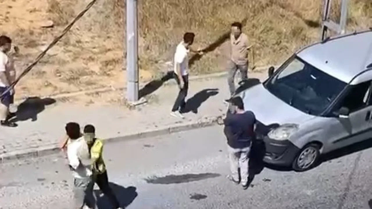 İlginç kavga anları kamerada! 