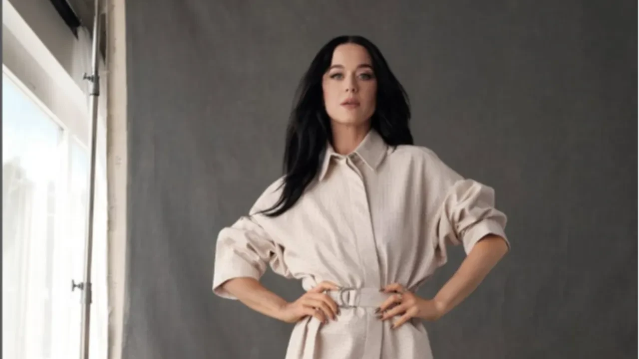 Katy Perry konserinde herkesi korkuttu! Düşmekten son anda kurtuldu 