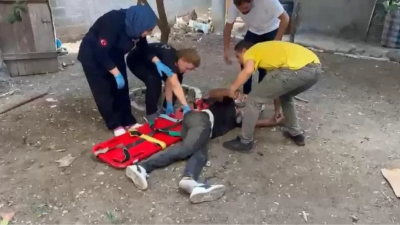 Polisi gören torbacı damdan aşağı atladı