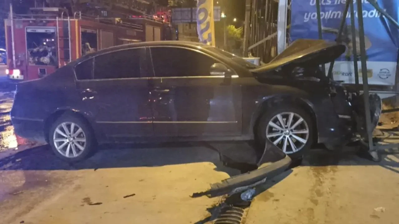 Sivas'ta 2 otomobil kafa kafaya çarpıştı!