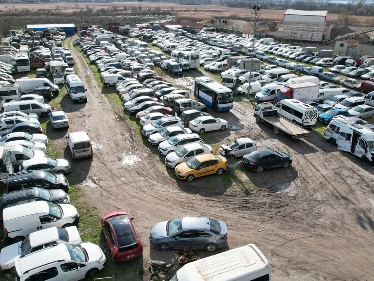 Araç sahipleri dikkat: 6 ay içinde alınmazsa devlet satışa çıkaracak: Yeni satış düzeni netleşti