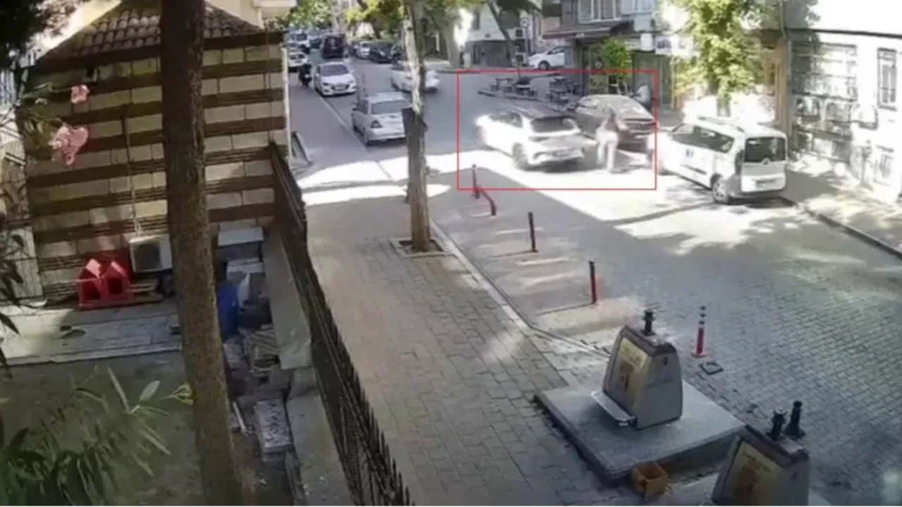 Dik yokuştan inemeyen kağıt toplayıcısının yardımına polis koştu