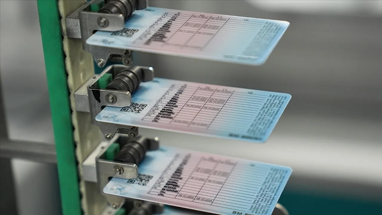 Ehliyet yenileme uzatıldı mı? Eski tip ehliyetler için son tarih 2025