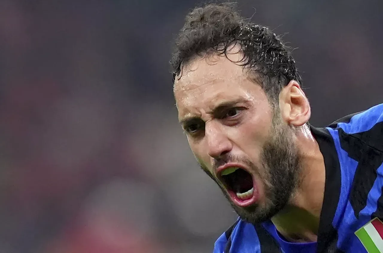 Hakan Çalhanoğlu iki gün daha İstanbul'da! Fenerbahçe indirim için bastırıyor