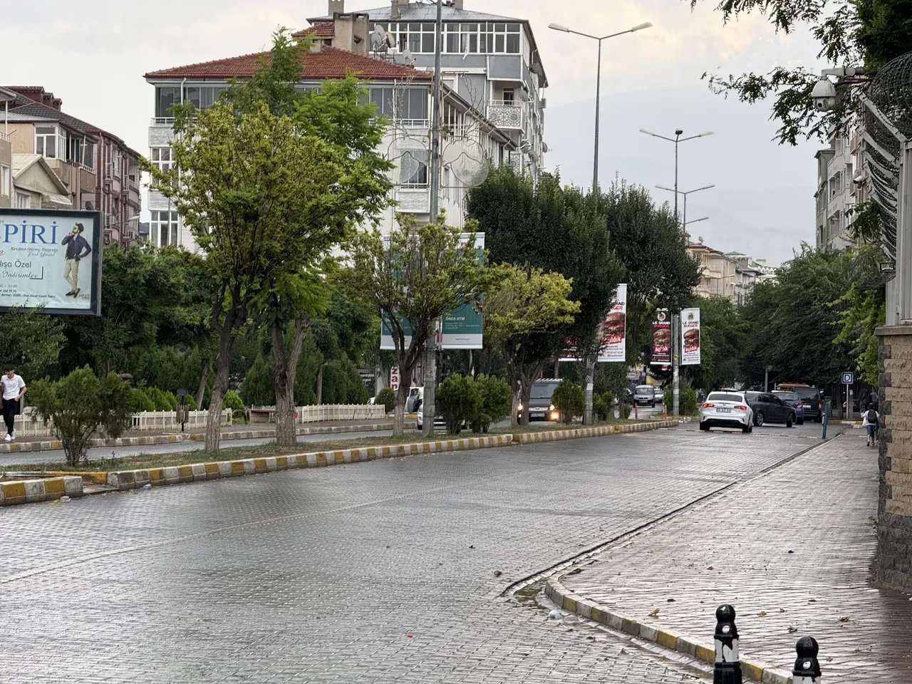 Iğdır'da hava ters köşe yaptı! Sağanak yağış bir anda bastırdı