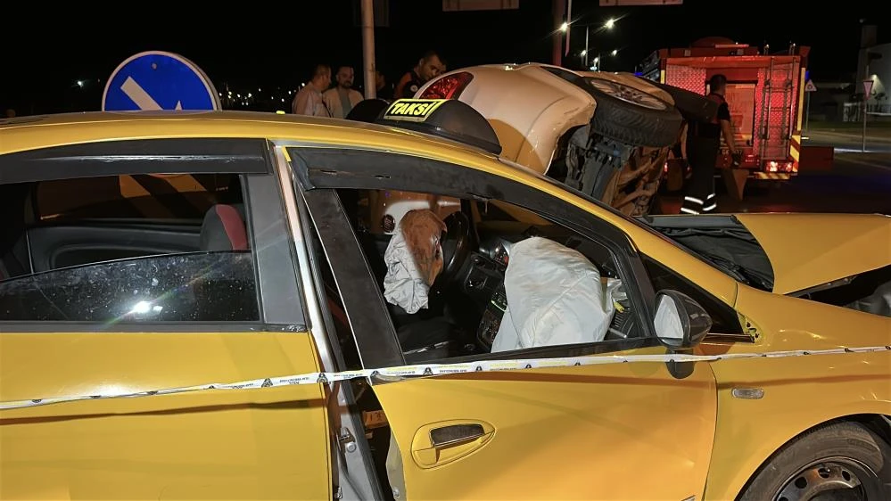 Çanakkale'de meydana gelen kazada 8 kişi yaralandı