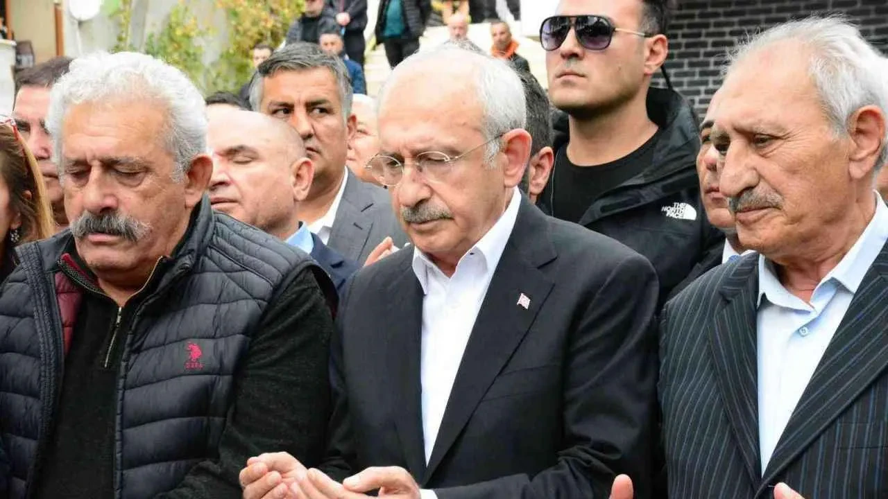 Kemal Kılıçdaroğlu'nun acı günü! İkiz kardeşi Adil Kılıçdaroğlu hayatını kaybetti