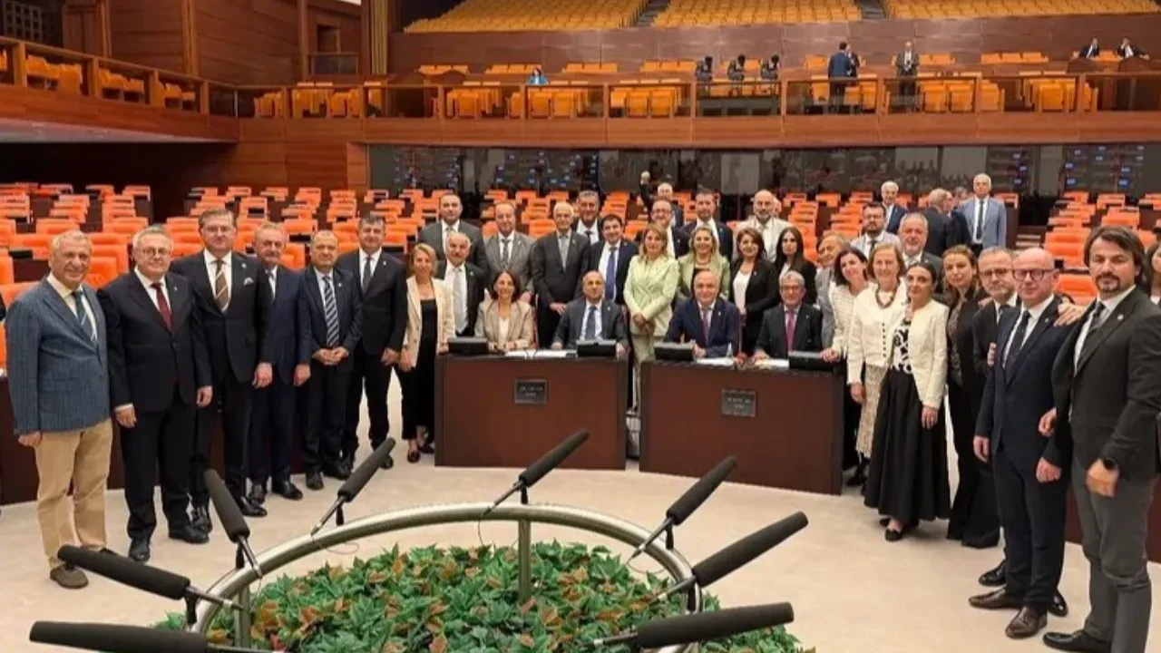 Meclis tatile girdi! Milletvekillerinden hatıra pozu