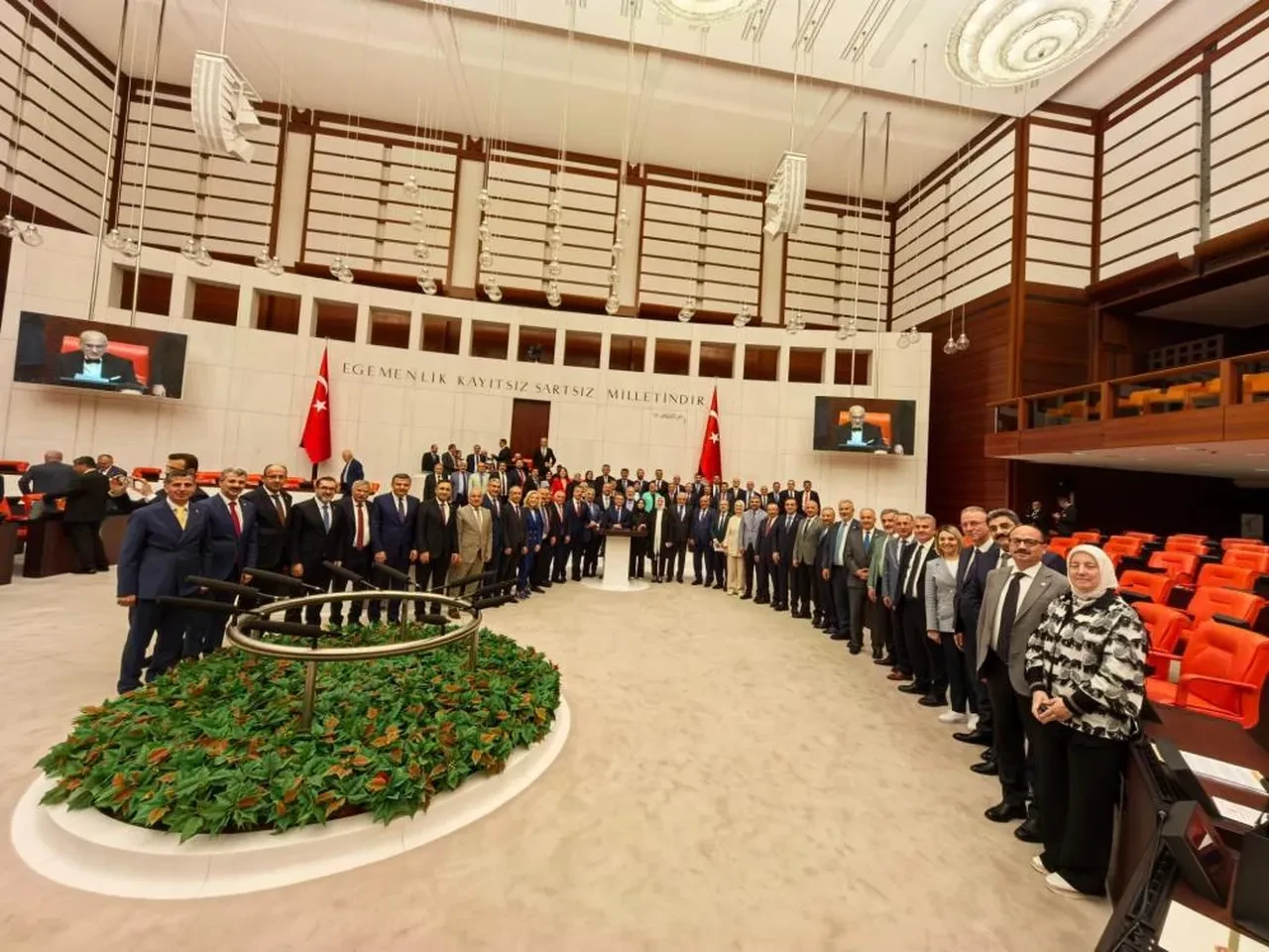 Meclis tatile girdi! Milletvekillerinden hatıra pozu