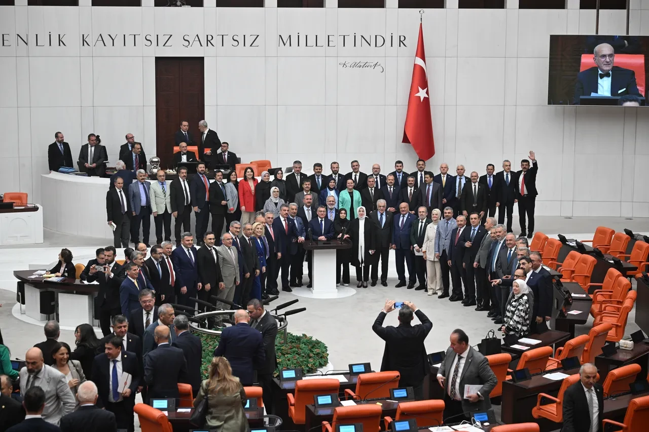 Meclis tatile girdi! Milletvekillerinden hatıra pozu