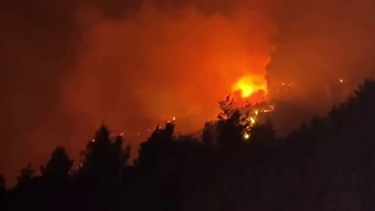 Sakarya'da yangın söndürüldü mü son dakika? Geyve yangınında 3 ev yandı