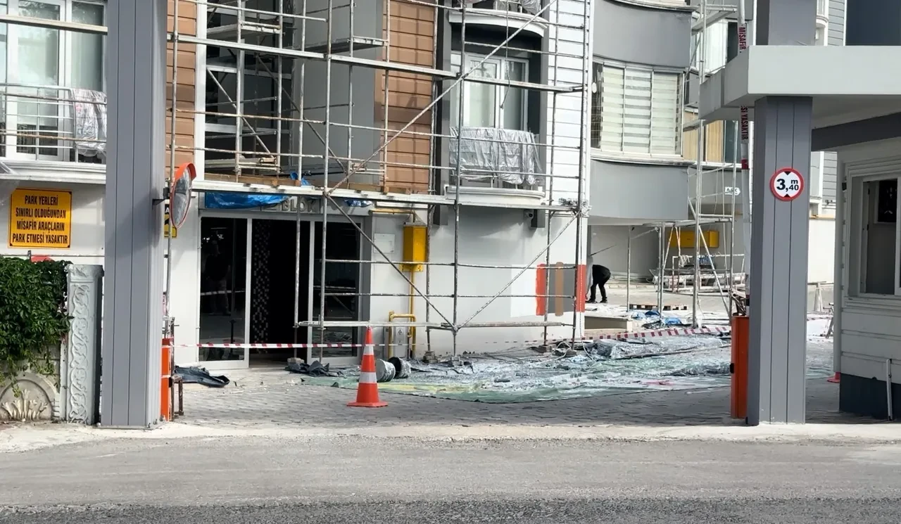 Samsun'da yürekler ağza geldi! İskele koptu, 11. katta işçiler son anda kurtuldu