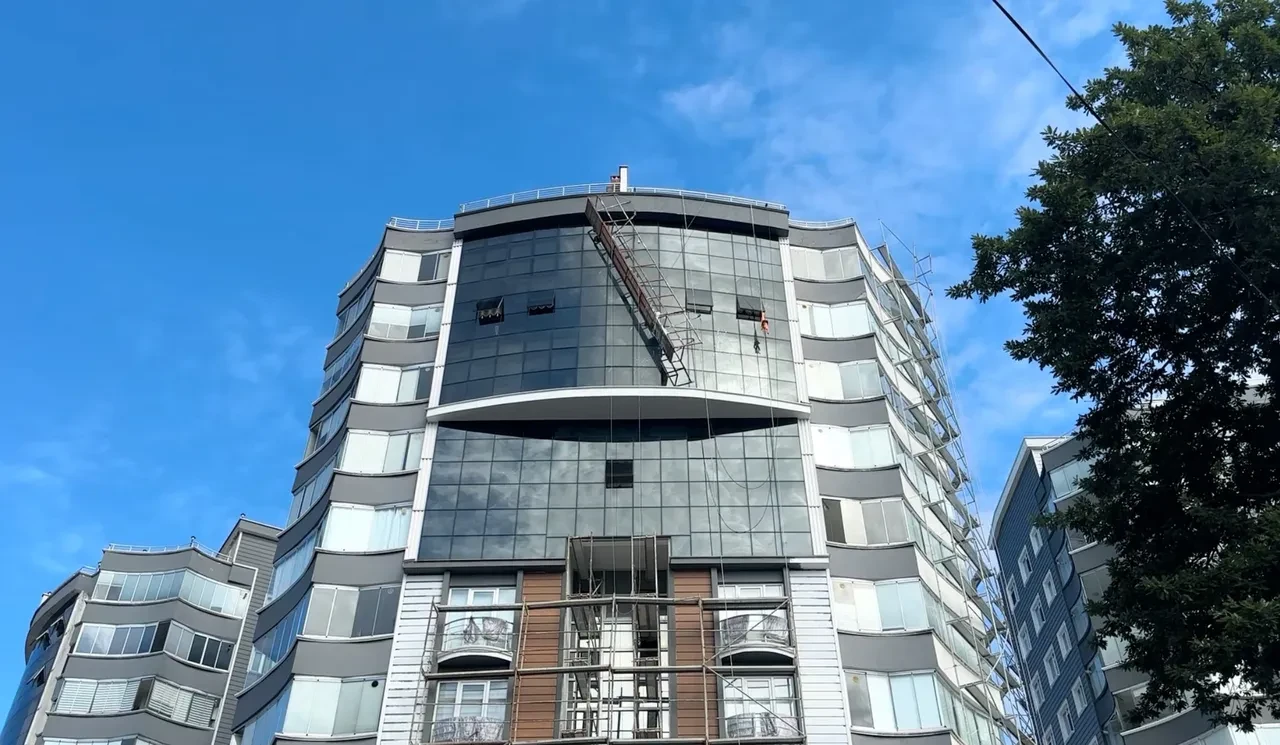 Samsun'da yürekler ağza geldi! İskele koptu, 11. katta işçiler son anda kurtuldu