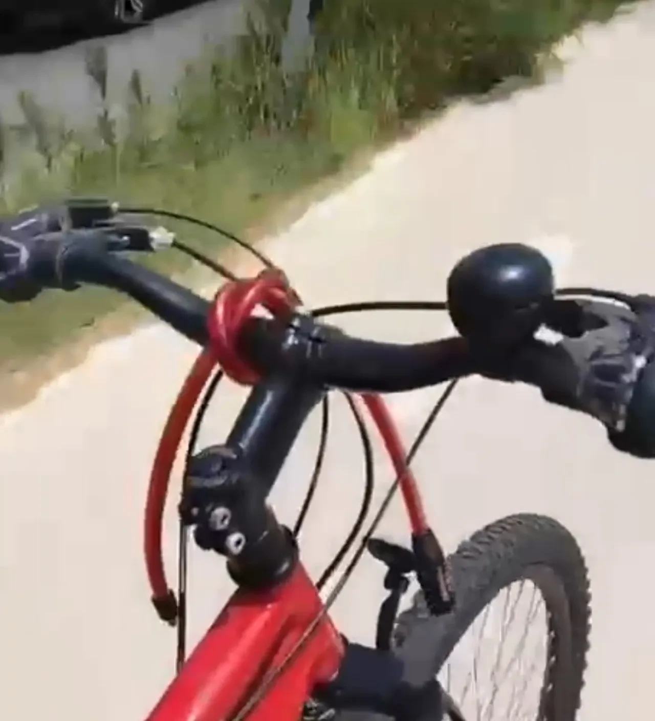 Şarkı söyleyerek gitti, küfrederek geri geldi! Bisikleti çalınınca deliye döndü