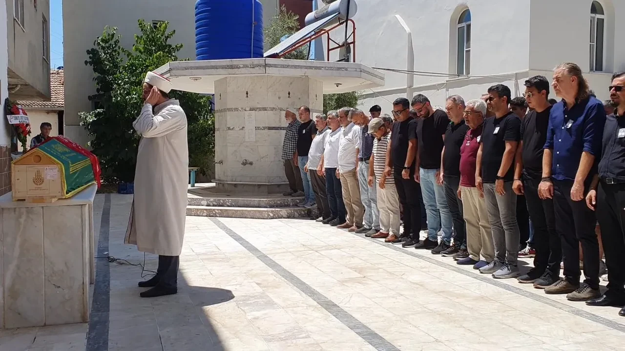 Yarış spikeri Esen Gök toprağa verildi! Sevenlerini gözyaşlarına boğdu