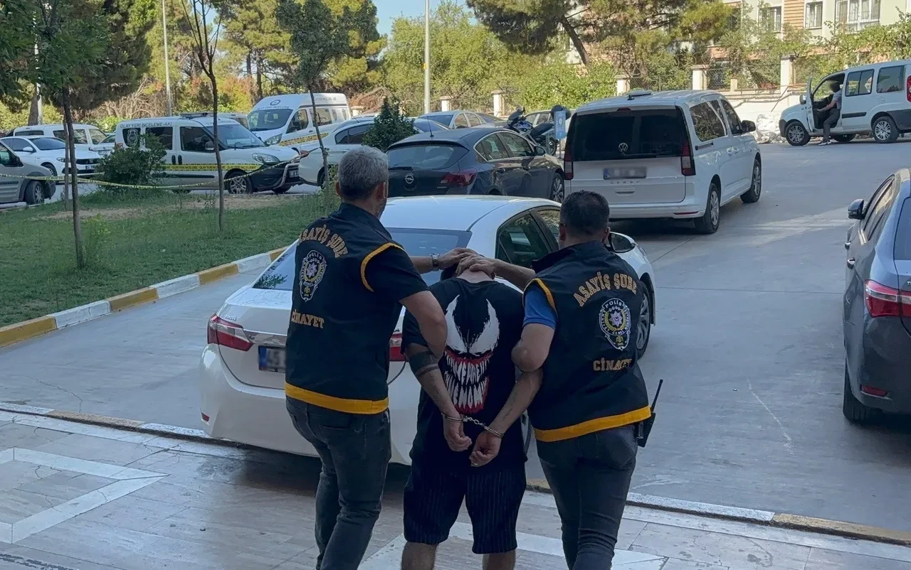 17 yaşındaki kızı eşarbıyla boğarak öldürdü! Cesedi koltuğa koyup üzerini battaniye ile örttü