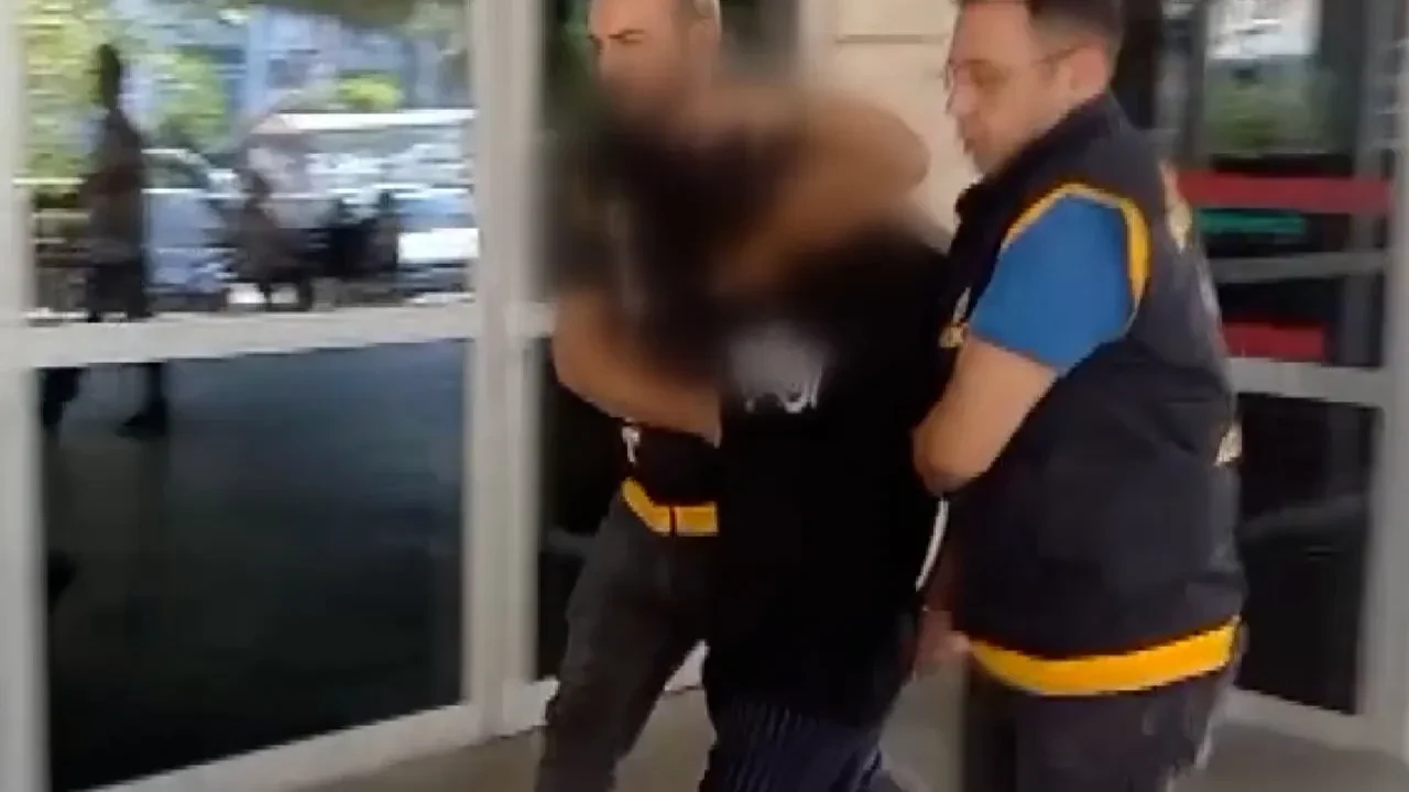 17 yaşındaki kızı eşarbıyla boğarak öldürdü! Cesedi koltuğa koyup üzerini battaniye ile örttü