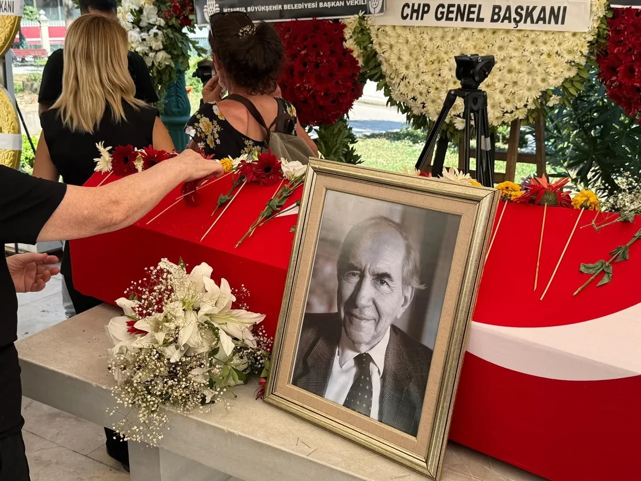 Altan Öymen son yolculuğuna uğurlandı