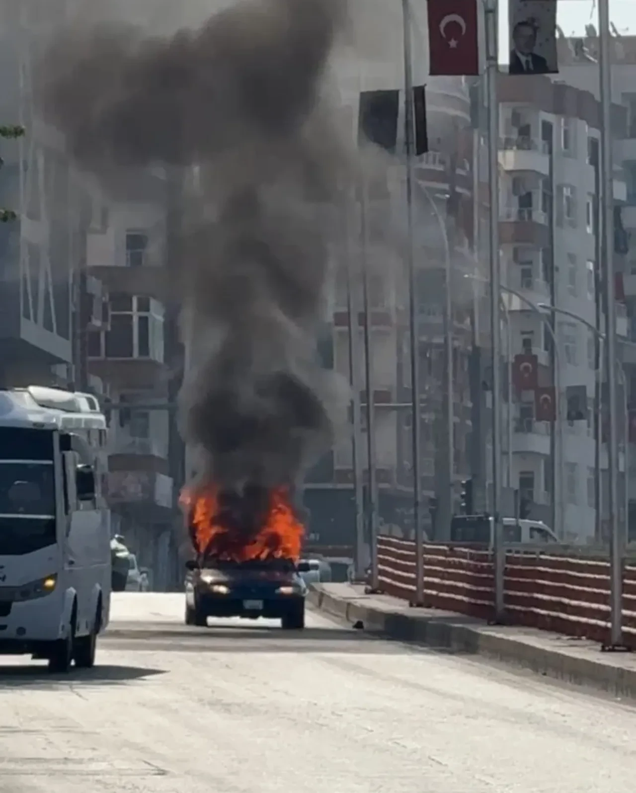 Batman yolunda korku dolu anlar: Araç alev topuna döndü