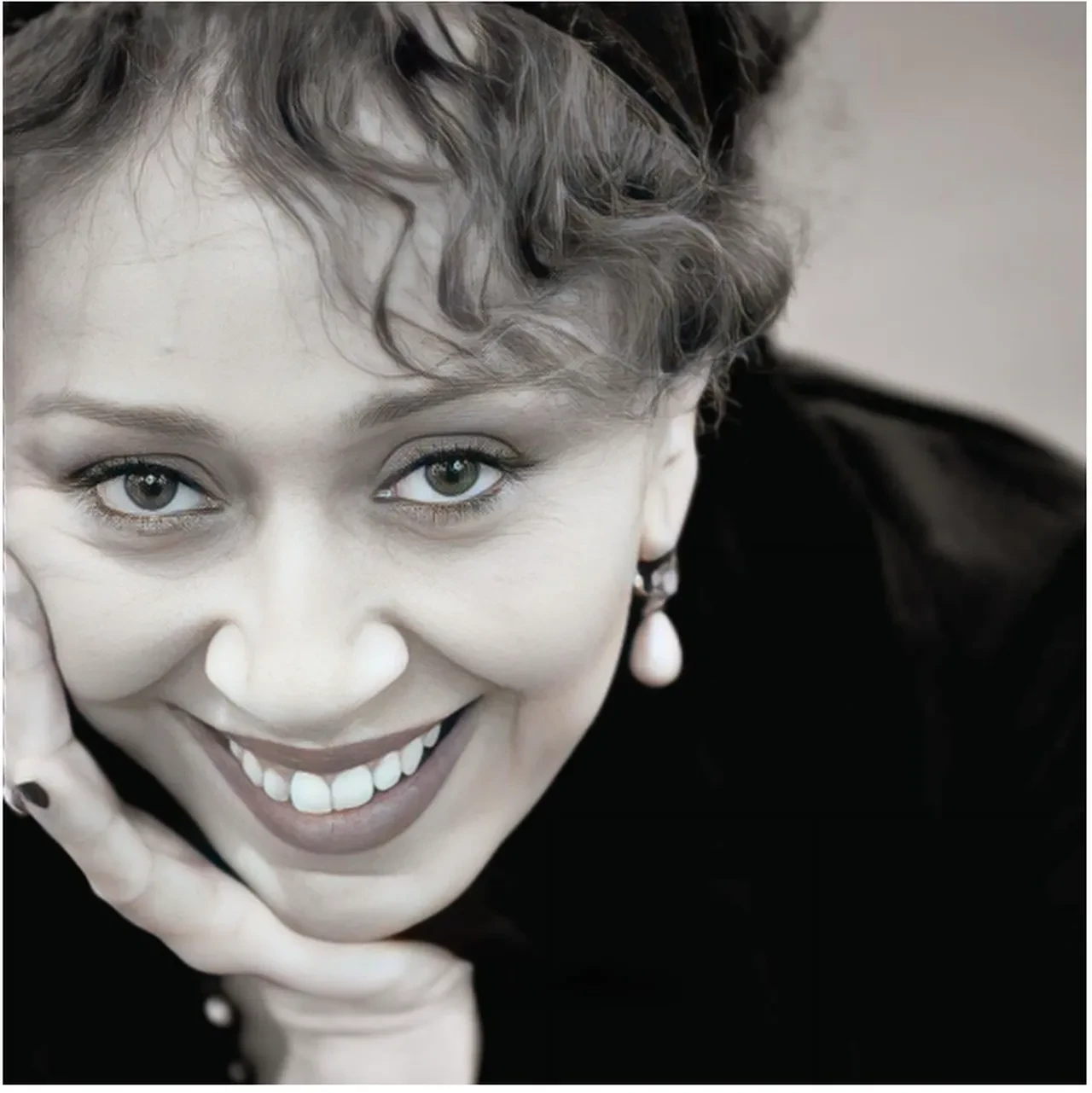 Burçin Terzioğlu ve Gökçe Eyüboğlu'lu Güzelkoy'a 2 yeni oyuncu