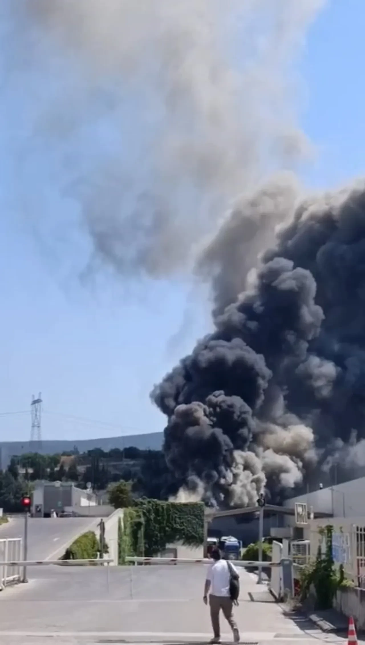 Bursa'da korkutan yangın! İtfaiye ekiplerinin mücadelesi sürüyor