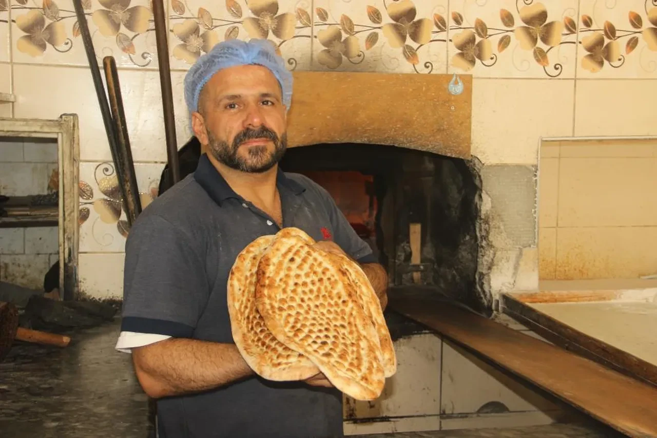 Çevre esnafa kızdı, indirim yaptı! Ekmeğin fiyatını duyan oraya koşuyor