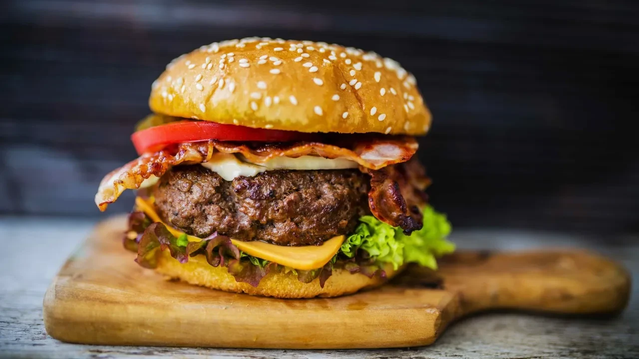Çobanlar satıp parayı cebe koydu: Hamburger fiyatları rekora koşuyor