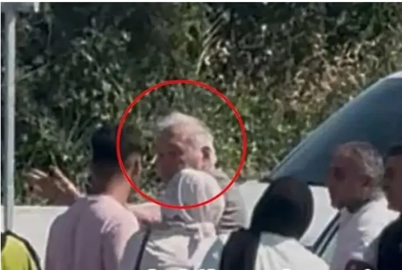 İlber Ortaylı'nın da içinde bulunduğu araç kaza yaptı! Sürücüler tartışınca İlber Ortaylı bakın ne yaptı