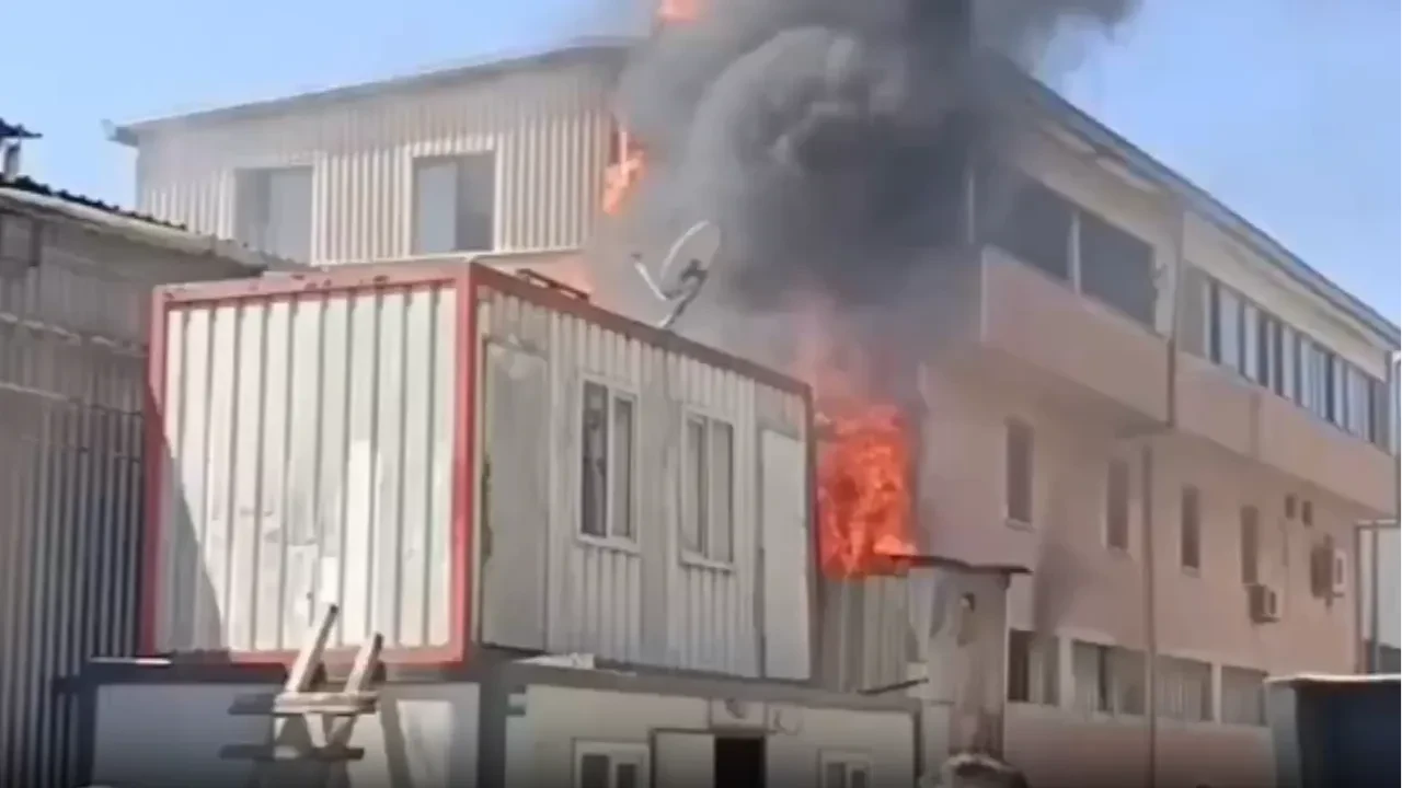 Kereste fabrikasında yangın çıktı, yürekler ağza geldi! Korku dolu anlar kamerada