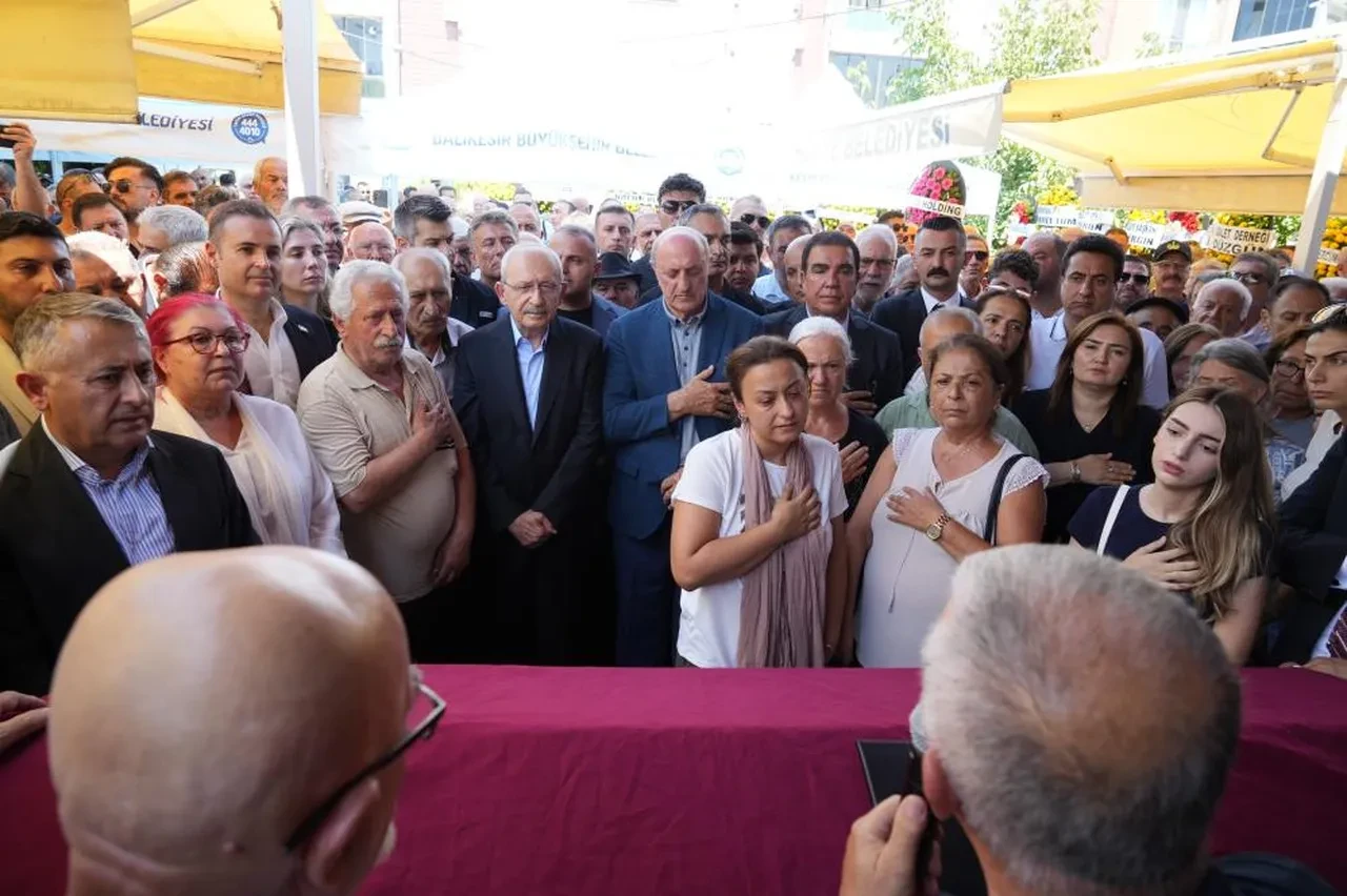 Kılıçdaroğlu'nun en acı günü: İkiz kardeşi son yolculuğuna uğurlandı