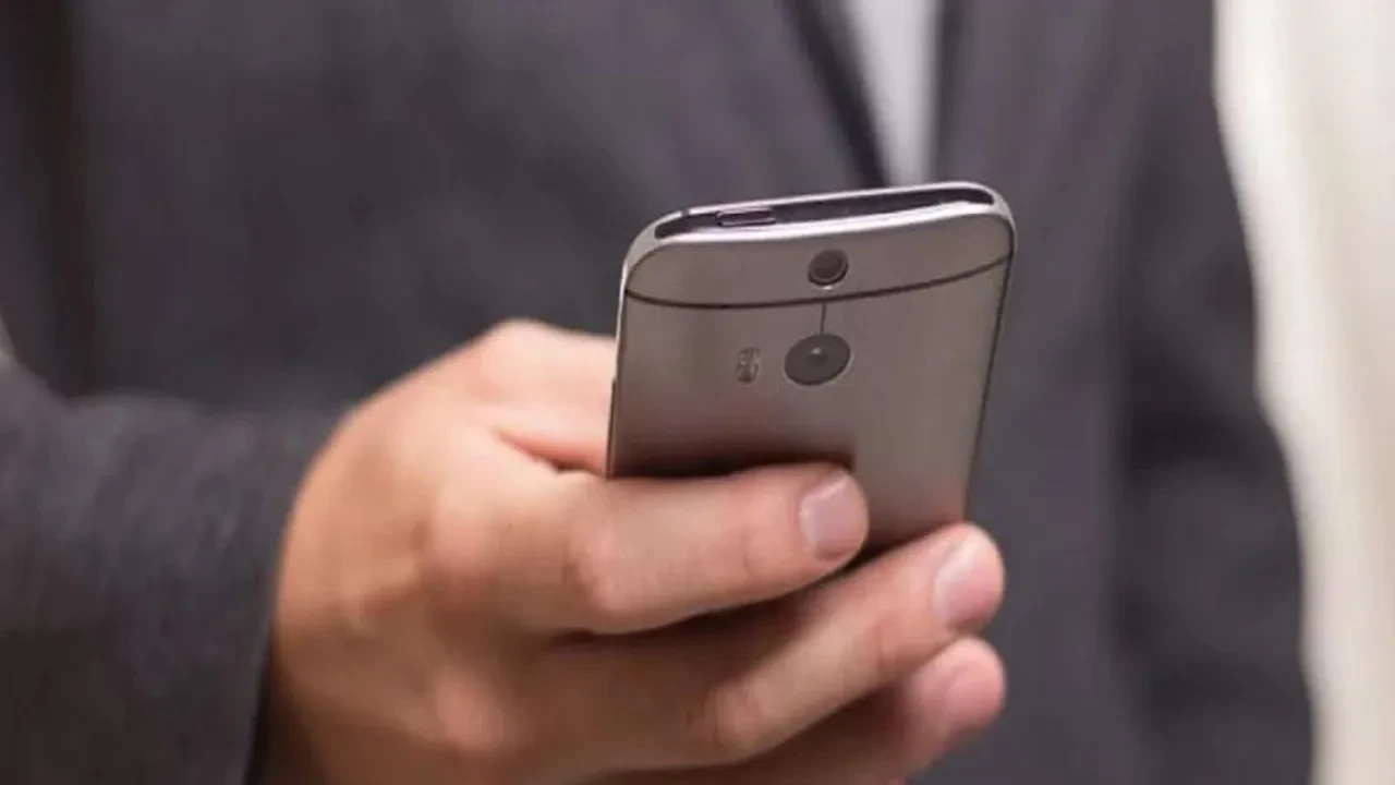 MEB'den kritik uyarı: Hemen polise ihbar edin!