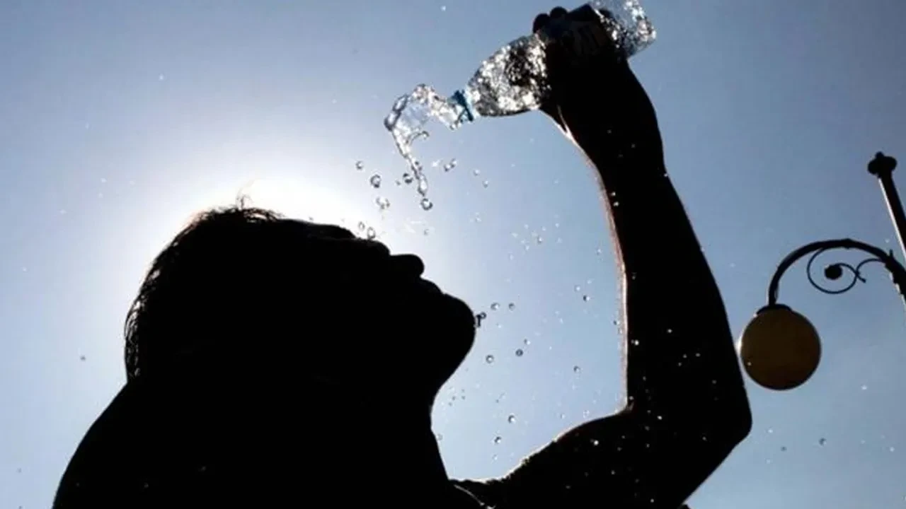 Meteoroloji'den peş peşe uyarılar! Güneş kavuracak: Zorunlu olmadıkça dışarı çıkmayın