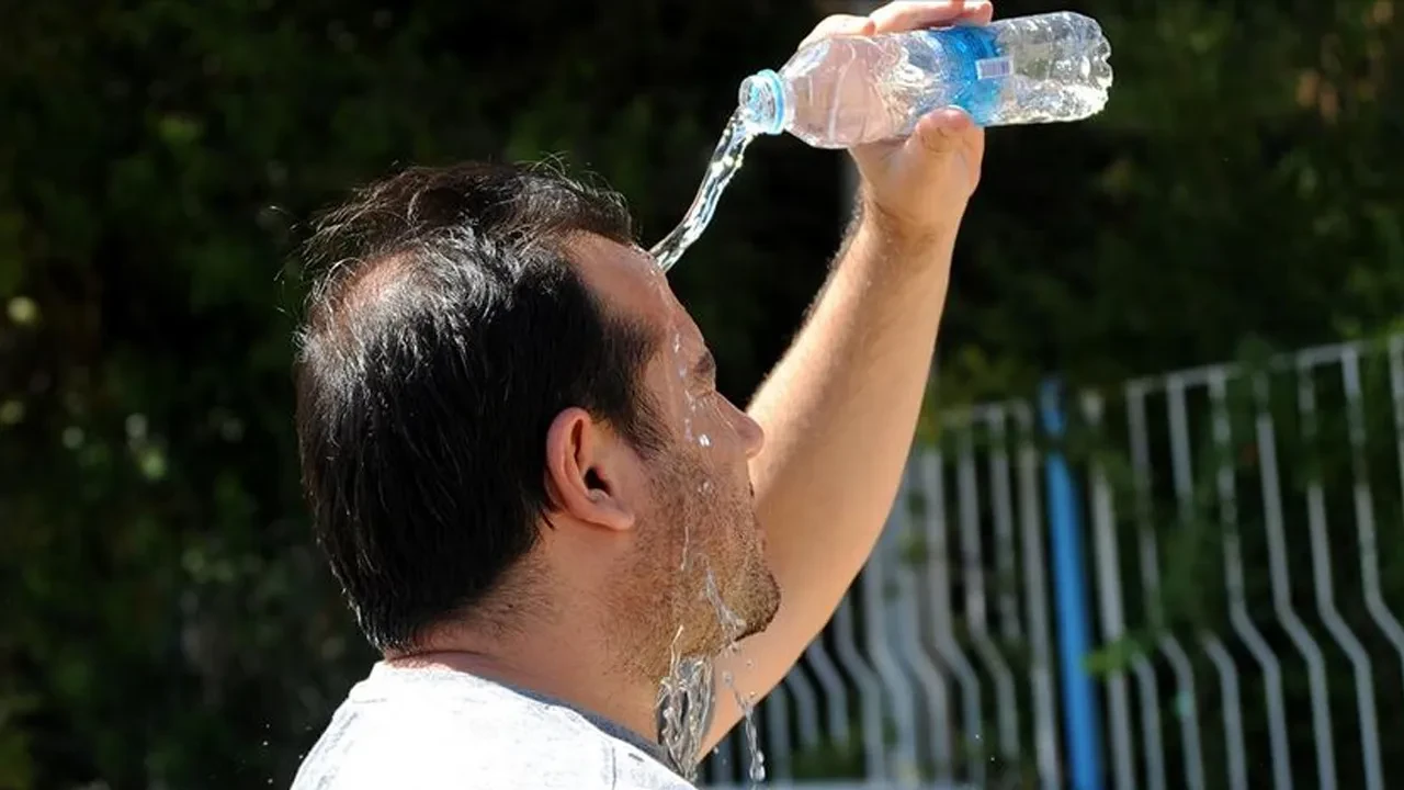 Meteoroloji'den peş peşe uyarılar! Güneş kavuracak: Zorunlu olmadıkça dışarı çıkmayın