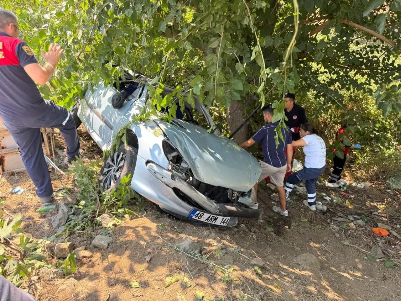 Muğla'da feci kaza! Takla atıp, şarampole uçtu: Ölü ve yaralılar var