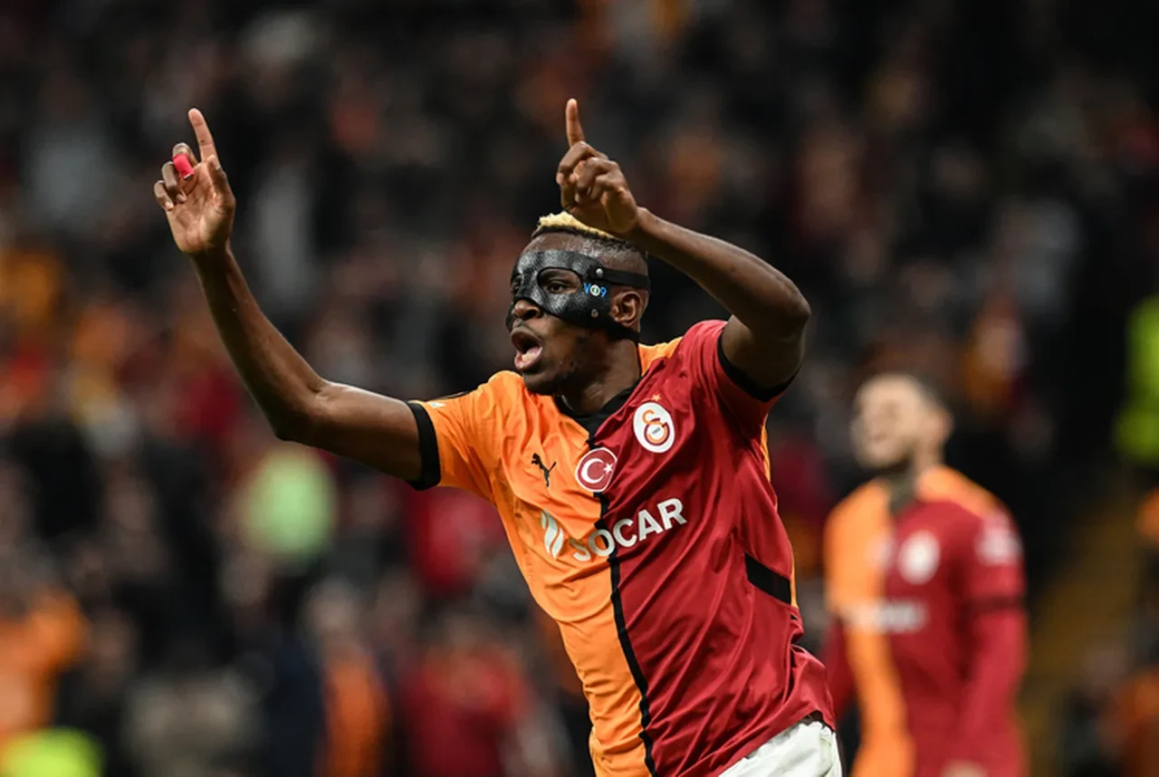 Osimhen uçağı ne zaman, saat kaçta İstanbul'a gelecek? Osimhen uçak canlı takip kodu