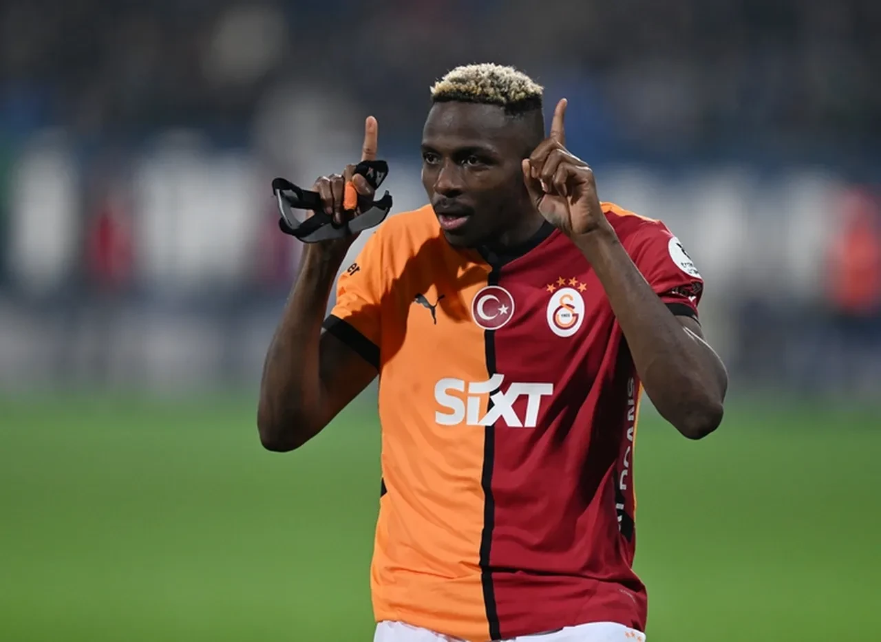 Osimhen uçağı ne zaman, saat kaçta İstanbul'a gelecek? Osimhen uçak canlı takip kodu