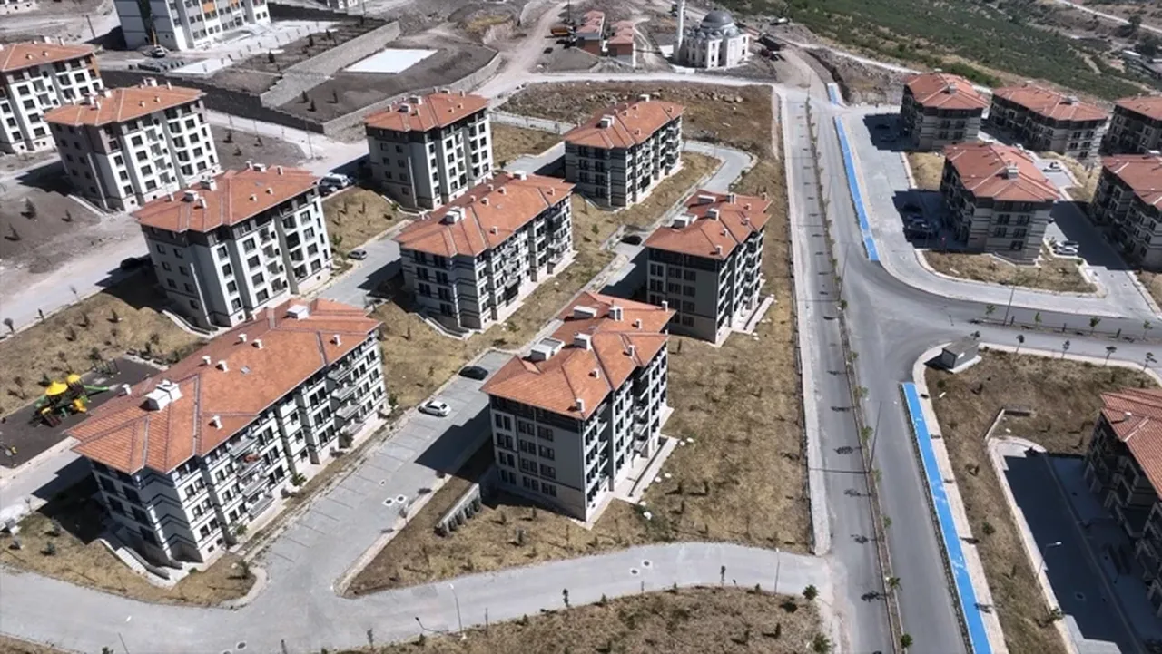 Sosyal konutlar bir bir yükseliyor! Bakan Kurum paylaştı