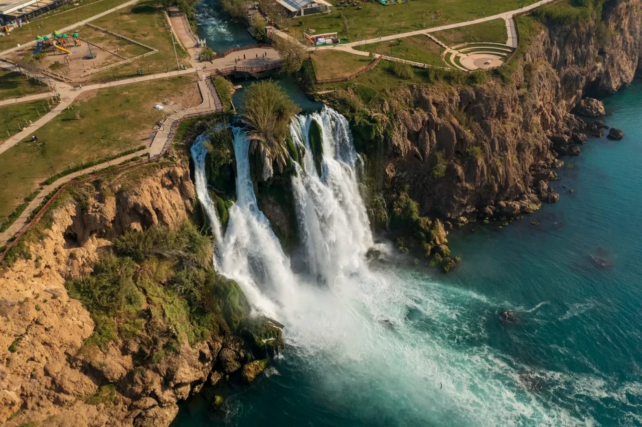 Türkiye’nin dijital turizm atağı: Meryem Uzerli ve Kaan Urgancıoğlu ile “Antalya Gambit” dünya sahnesinde