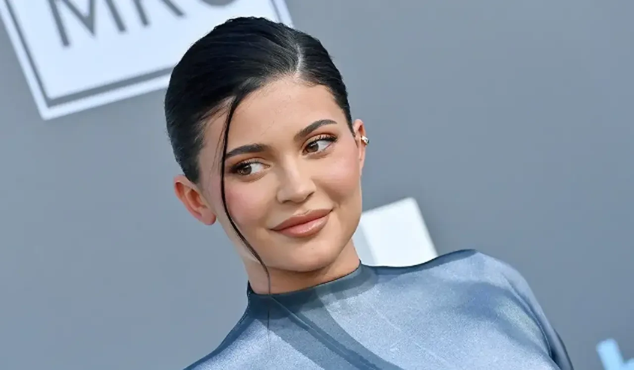 Yunanistan'ın en ünlü restoranı Kylie Jenner paylaşımıyla alay konusu oldu!